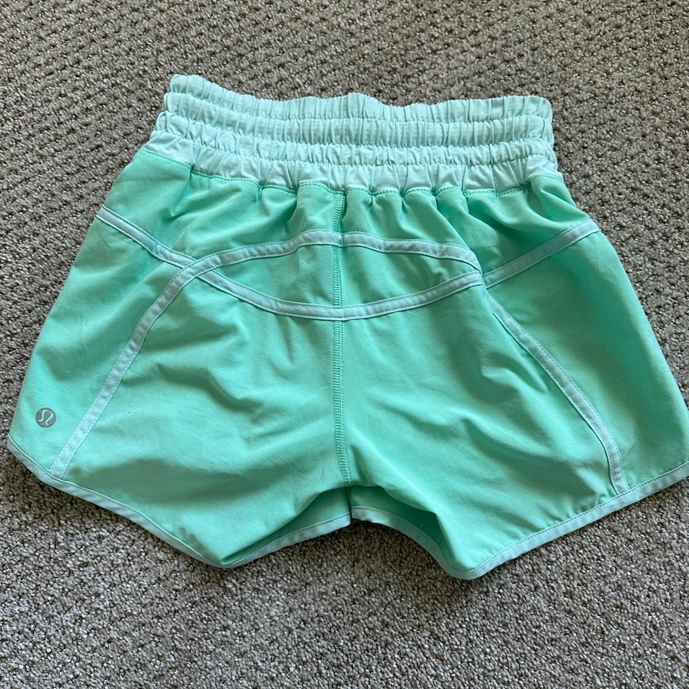Lululemon Hotty Hot Shorts – Size 4 - Picture 3 of 3